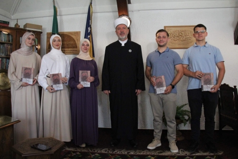 Muftija travnički upriličio prijem za učenike generacije i maturante koji su tokom školovanja napisali i objavili autorsku knjigu