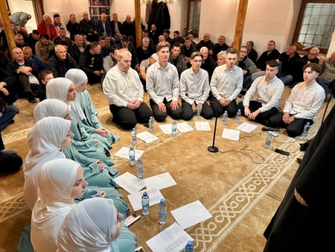 Hor Medrese izveo mevludski program povodom 435 godina od izgradnje Ahmed-agine džamije u Vitezu